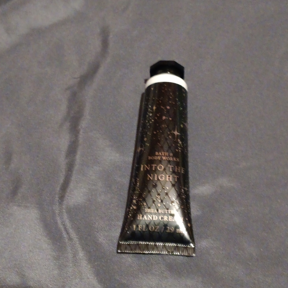 Travel size Bath & BodyWorks into the night set - Picture 4 of 5